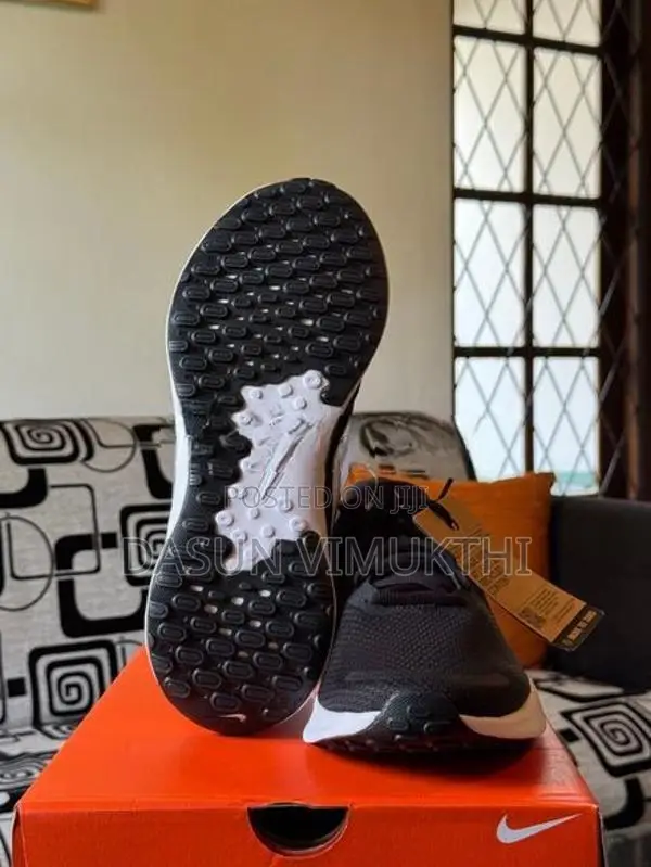 Nike Revolution 7 shoes