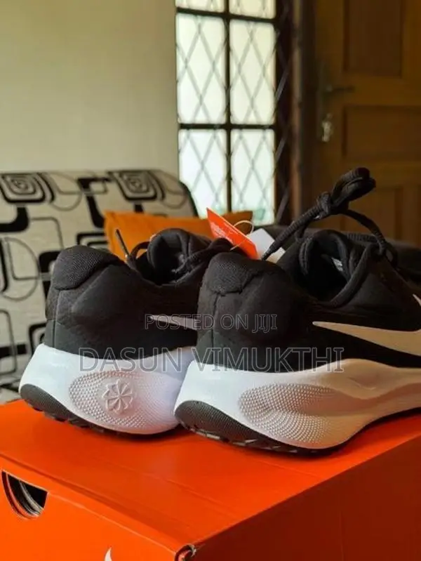 Nike Revolution 7 shoes