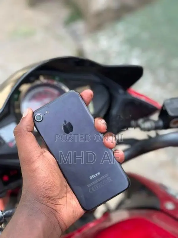 Apple iPhone 7 (Used)