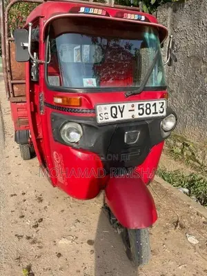 Bajaj RE 2017