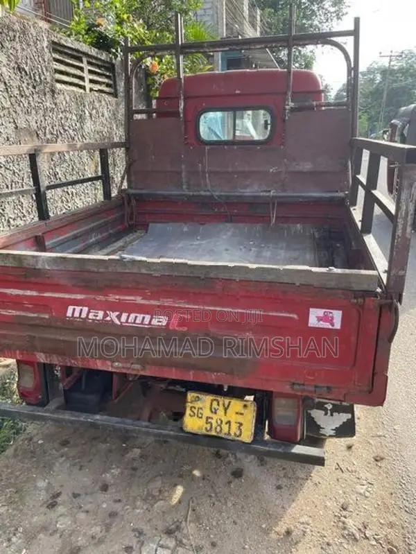 Bajaj RE 2017