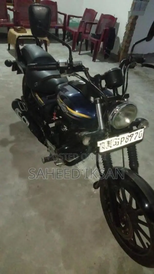 Bajaj Avenger Street 2017