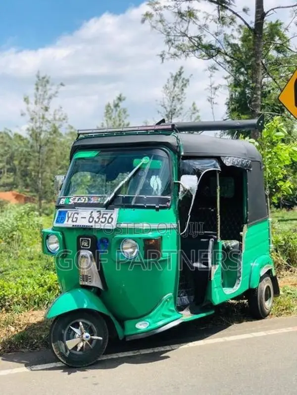 Bajaj RE 205 2011
