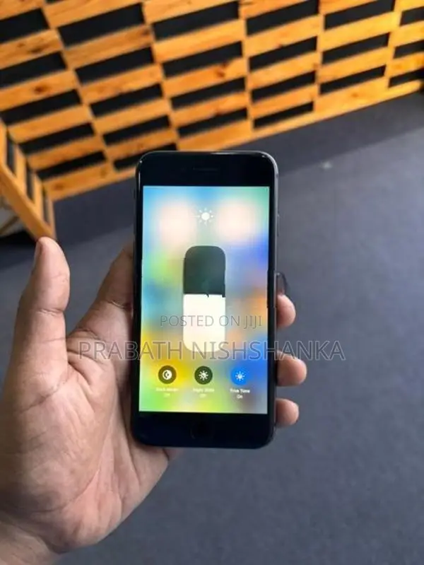 Apple iPhone 8 (Used)