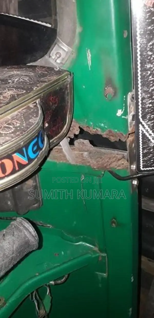 Bajaj RE 2002