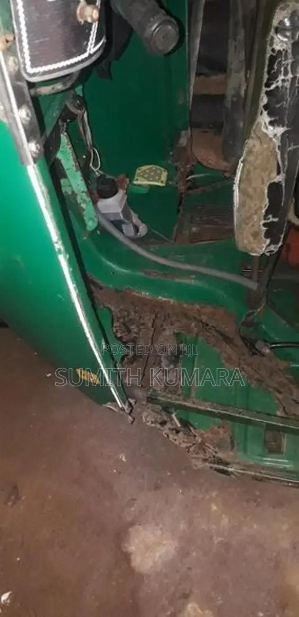 Bajaj RE 2002