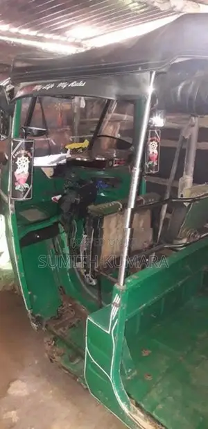 Bajaj RE 2002