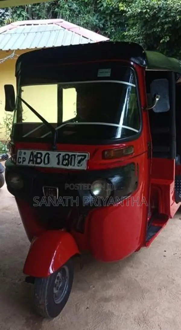 Bajaj RE 2017