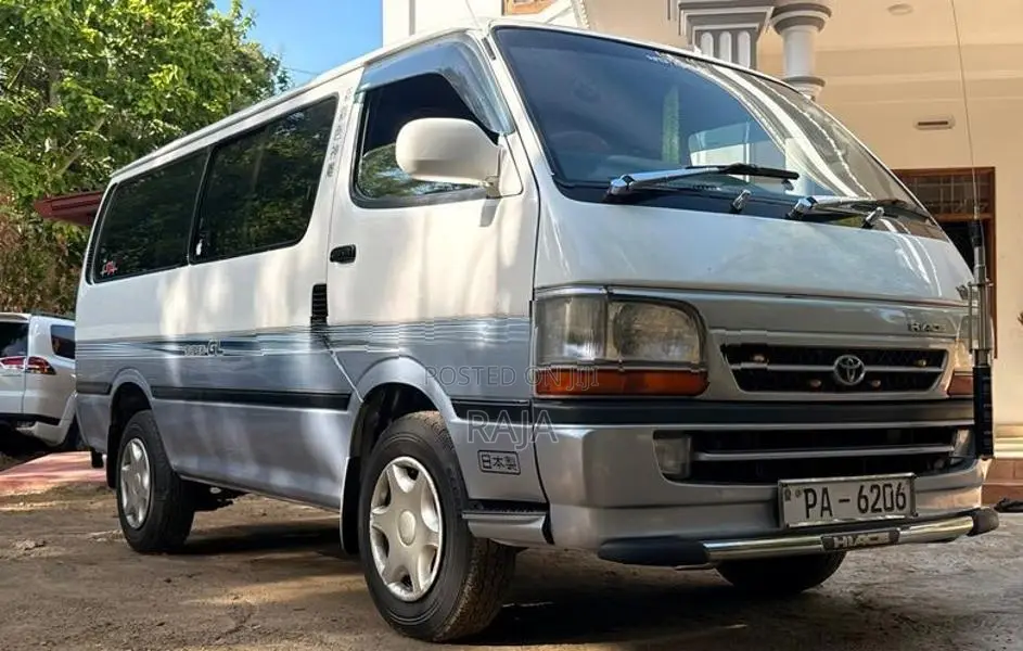 Toyota Dolphin RZH 112 2003