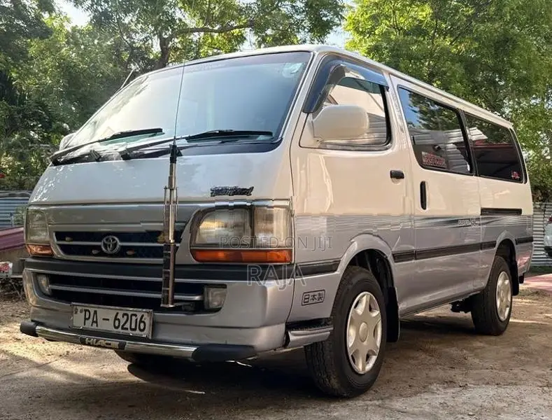 Toyota Dolphin RZH 112 2003