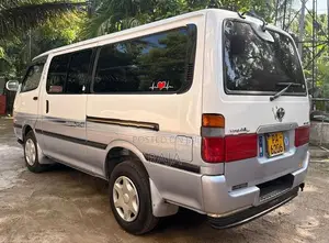 Toyota Dolphin RZH 112 2003