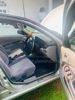 Nissan Sunny 2001