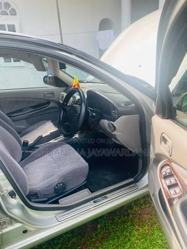 Nissan Sunny 2001