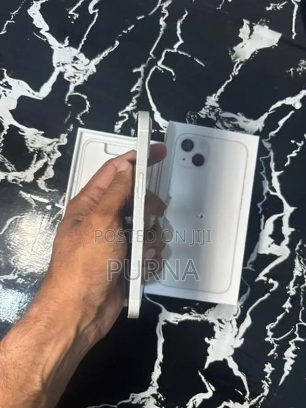 Apple iPhone 13 (Used)