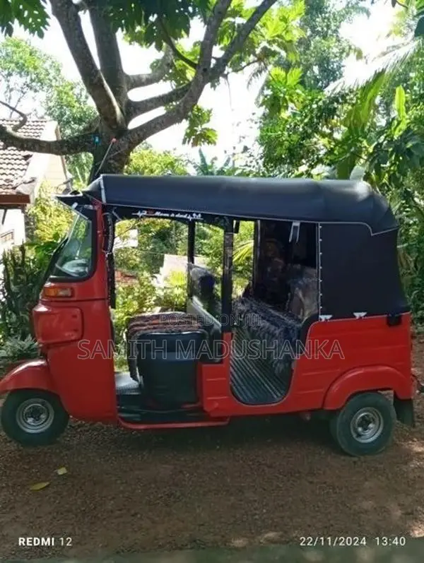 Bajaj RE 2019