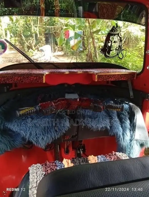 Bajaj RE 2019
