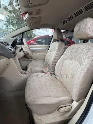 Suzuki Ertiga 07 Seater ( avanza ) 2015