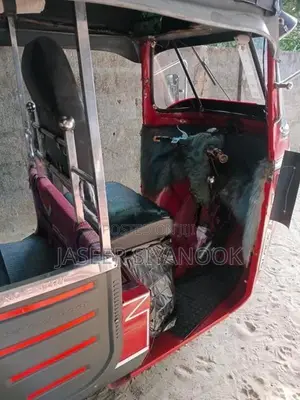 Bajaj RE 2000