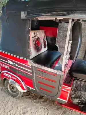 Bajaj RE 2000