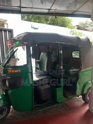 Bajaj RE 2018