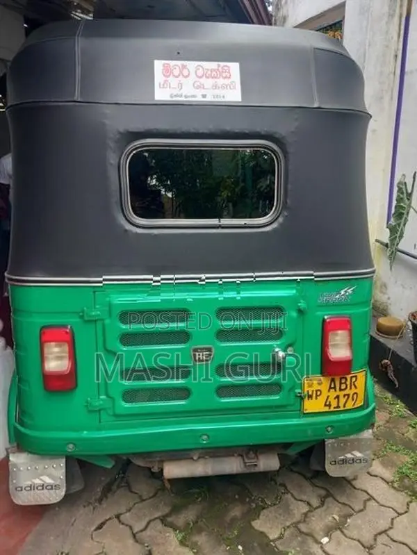 Bajaj RE 2018