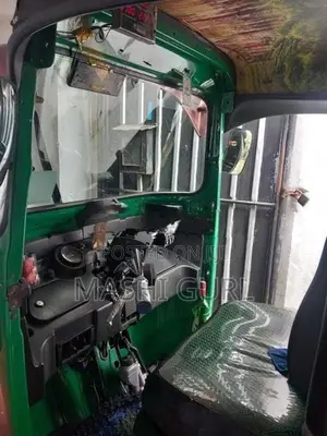 Bajaj RE 2018