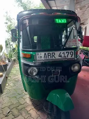 Bajaj RE 2018