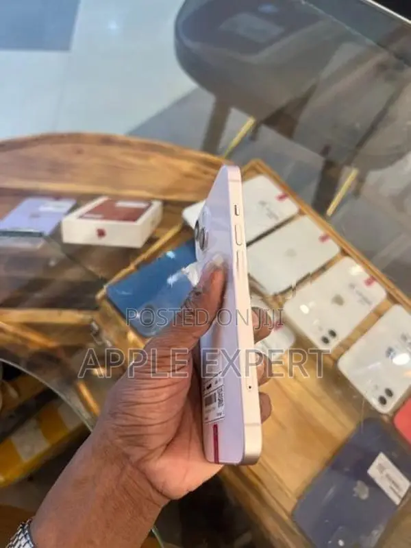 Apple iPhone 13 (Used)