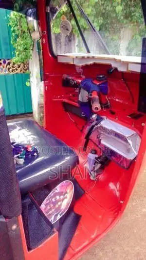 Bajaj RE 2005