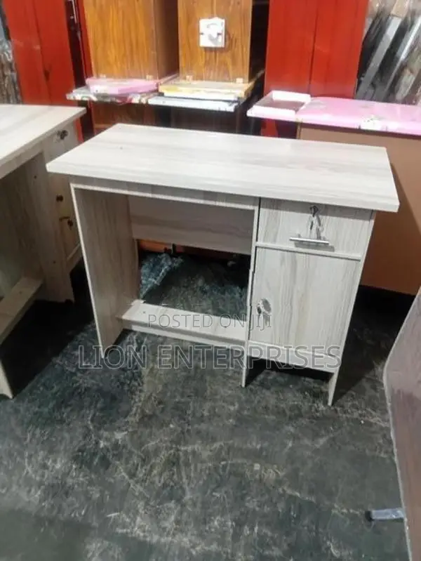 3×1.5 Ft Melamine Tables
