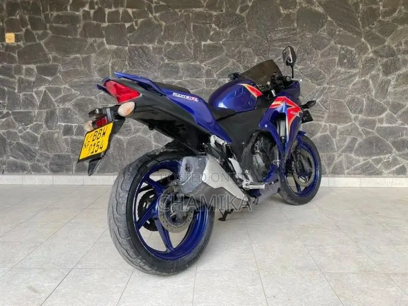 Honda CBR 250R 2015