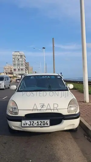 Toyota Duet 2001