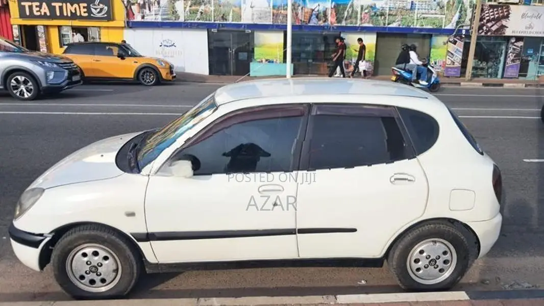 Toyota Duet 2001