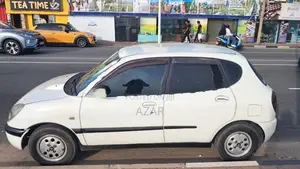 Toyota Duet 2001