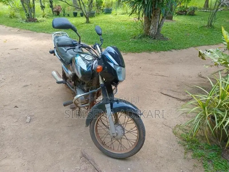 Bajaj CT100 2013