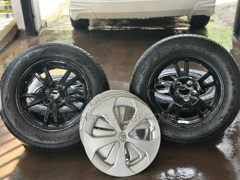 Toyota Prius Alloy Wheels with Tires - 15''