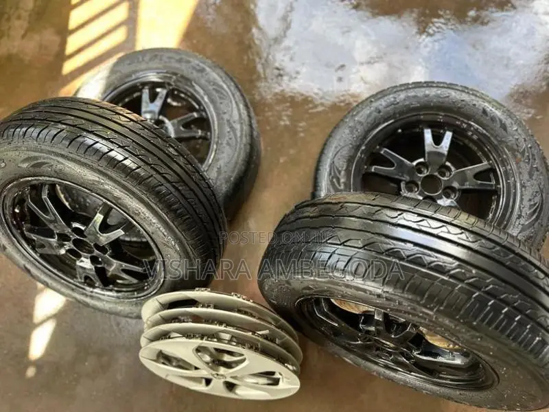 Toyota Prius Alloy Wheels with Tires - 15''