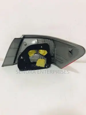 Toyota Premio ZRT260 Tail Light Lh