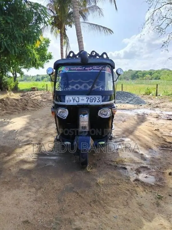 Bajaj RE 2012