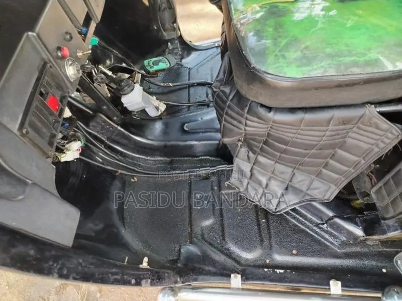 Bajaj RE 2012