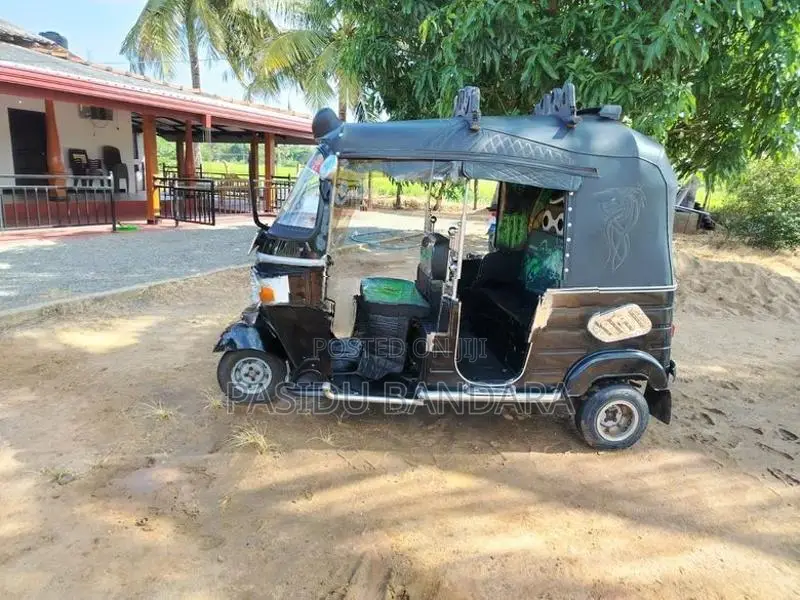 Bajaj RE 2012