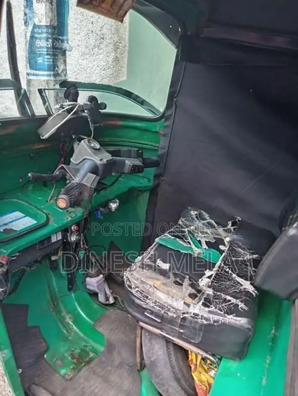 Bajaj RE Three Wheeler 2015
