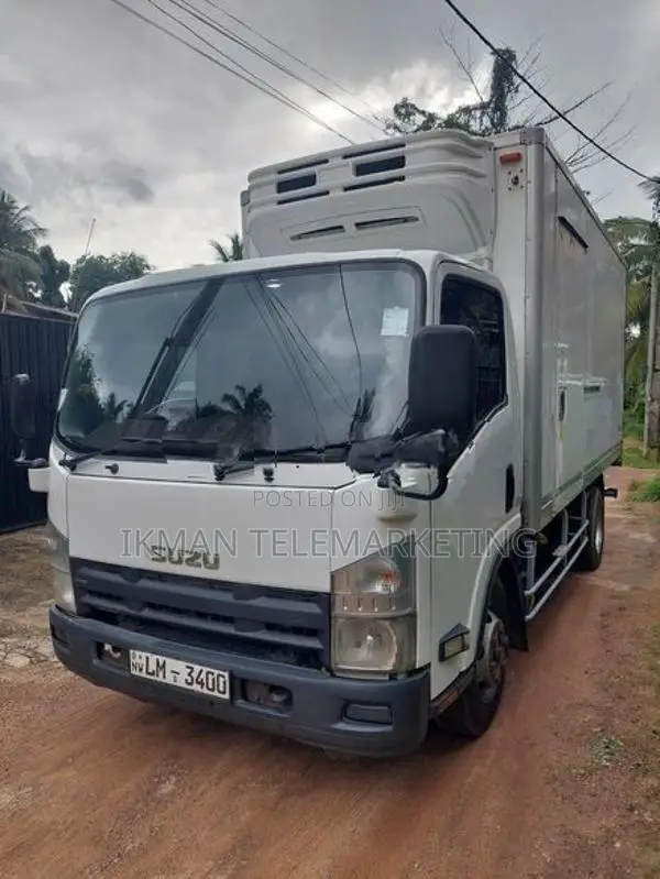 Isuzu NPR85AN 2011