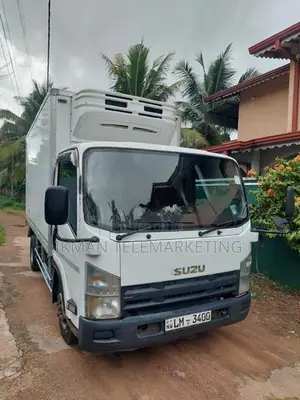 Isuzu NPR85AN 2011