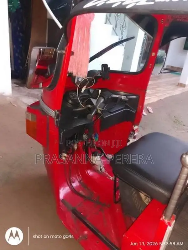 Bajaj RE 2011