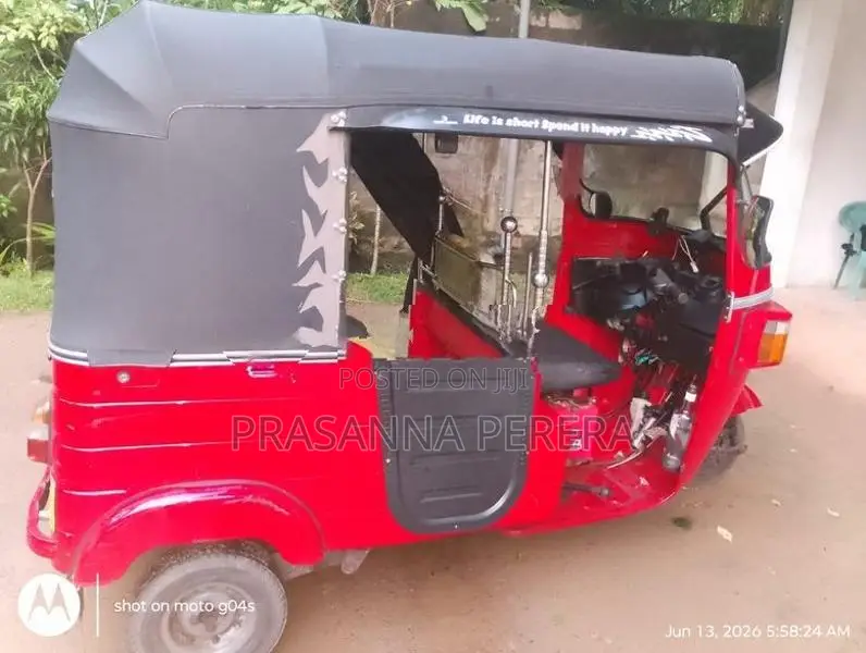 Bajaj RE 2011