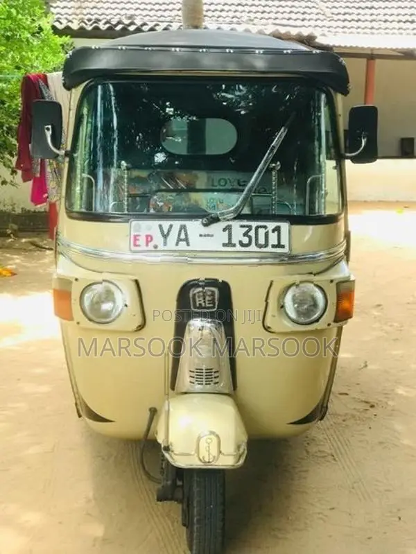 Bajaj RE 2010