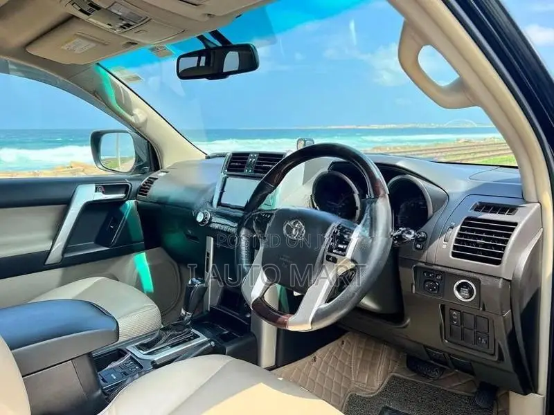Toyota Land Cruiser Prado 2011