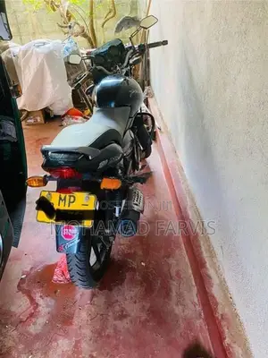Bajaj Pulsar 180 2004