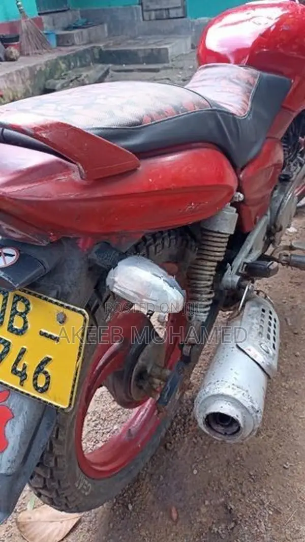 Bajaj Pulsar 180 2005
